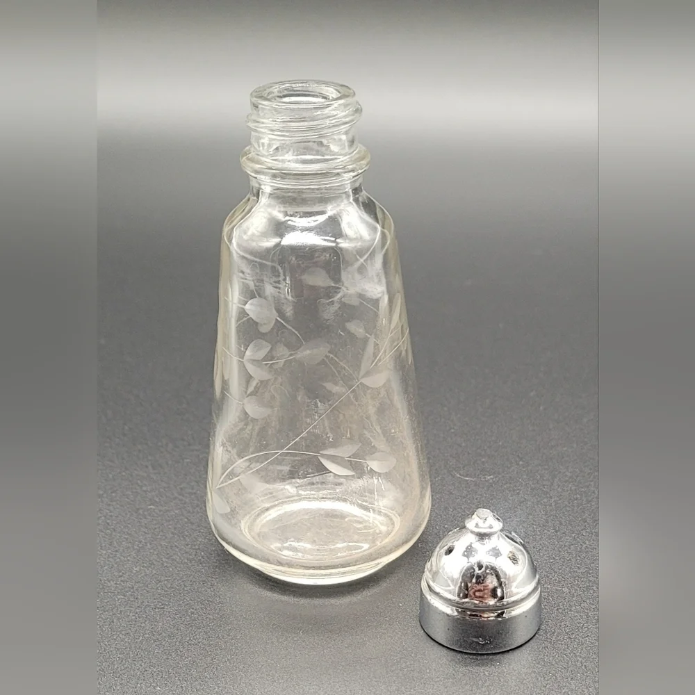 Heritage Shaker with Metal Lid by PRINCESS HOUSE​​​